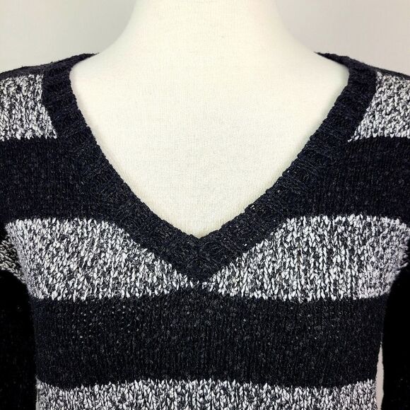 Black & White Stripe V-Neck Knit Sweater Medium - Large - Picture 3 of 16